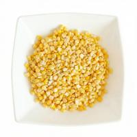 кукуруза зерно в тарелке