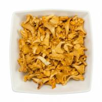 лисички в тарелке без льда белый фон