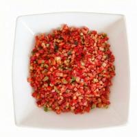 перец кубик в тарелке