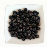 ежевика в тарелке