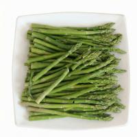 спаржа в тарелке