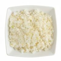 лук резаный в тарелке